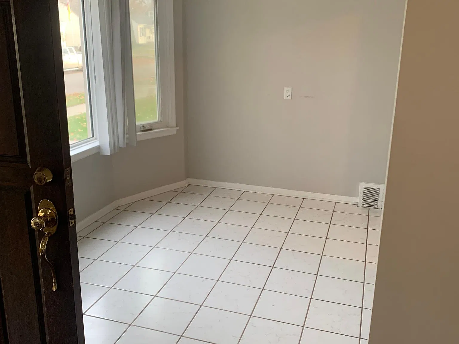 3 bed, 1300 sqft, $1,750 — Photo 2
