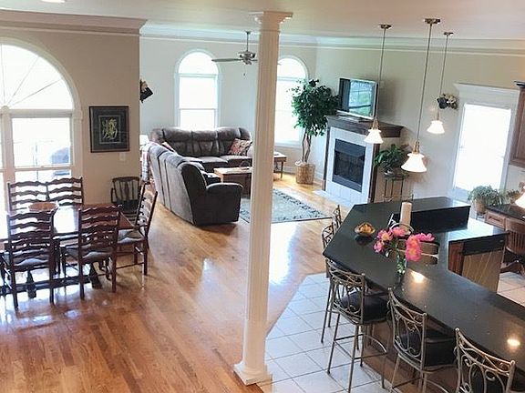 4th image of 117 Lake Harbor Dr