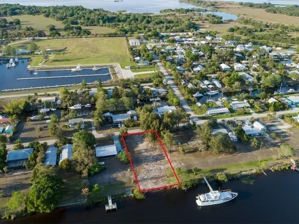 1035 W Anchor Ln, Moore Haven, FL 33471