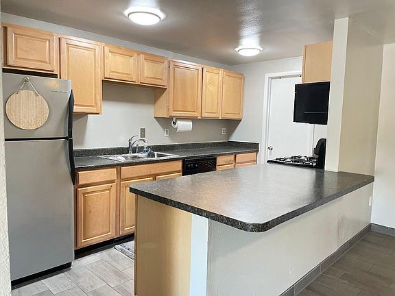 Kitchen with breakfast bar