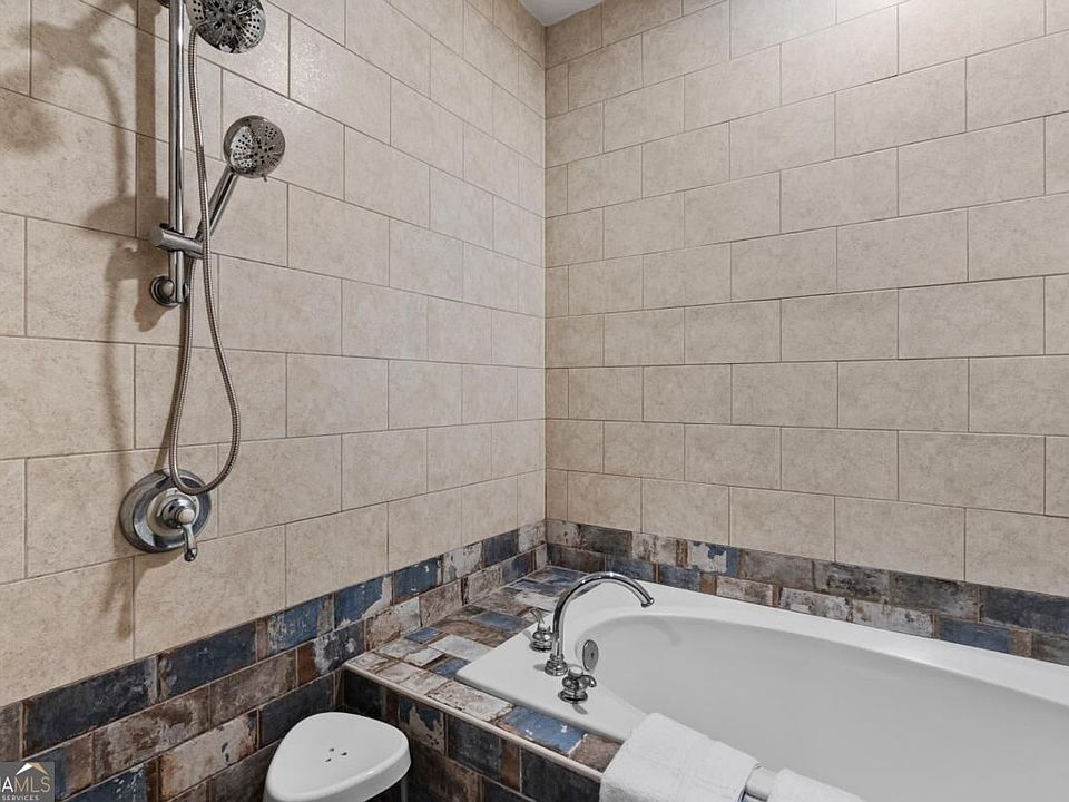 1st image of 229 Peters St SW #4