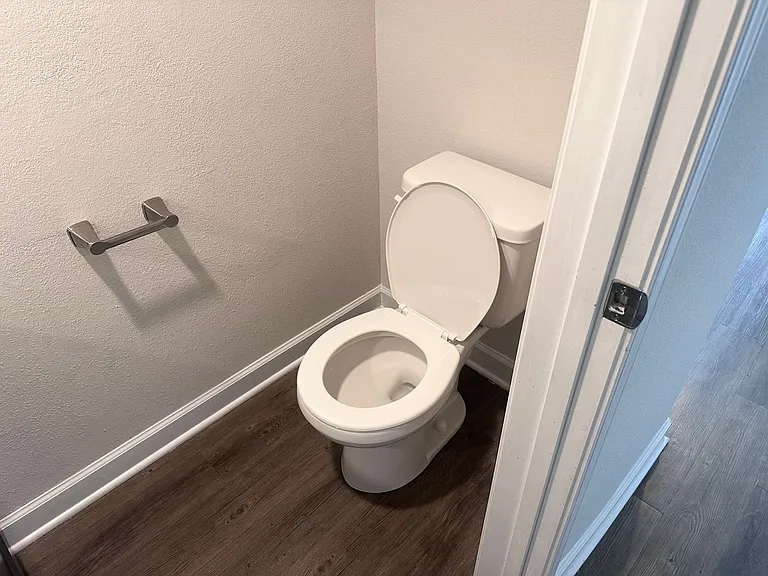 1402 NE Mary Ct — Photo 9