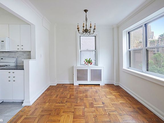 2nd image of 415 E 52nd St APT 7EC