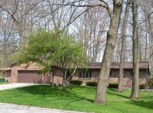 2540 Cherrywood Ln, Green Bay, WI 54304