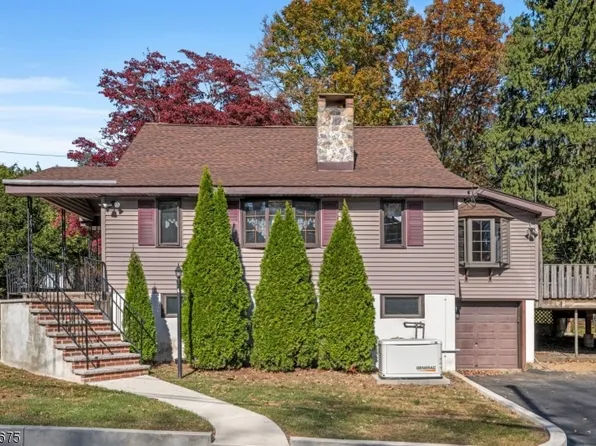 4 Lakeview Dr, West Milford Twp., NJ 07480