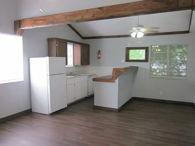 2 bed, 480 sqft, $1,000 — Photo 2