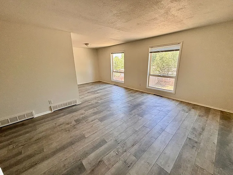 3824 Manchester St — Photo 7