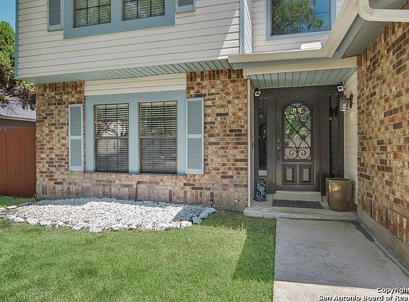 3rd image of 8935 Deer Park