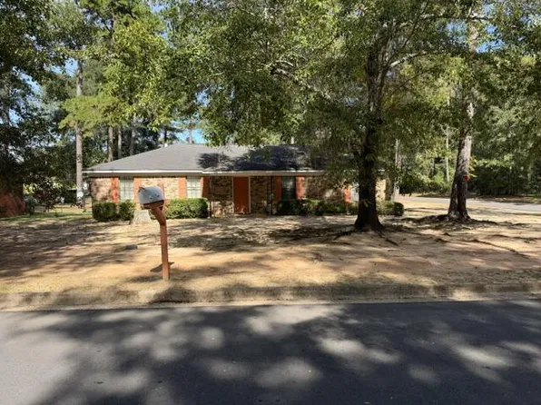 1217 Towering Pines Ln, Albany, GA 31705