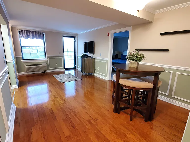 7 Prospect St #806 — Photo 2
