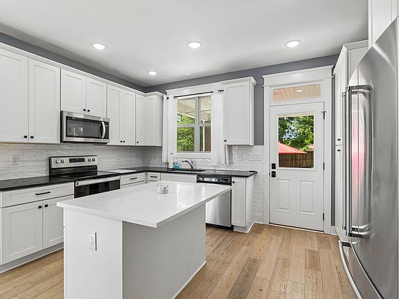 5th image of 1107 Meriweather Ln