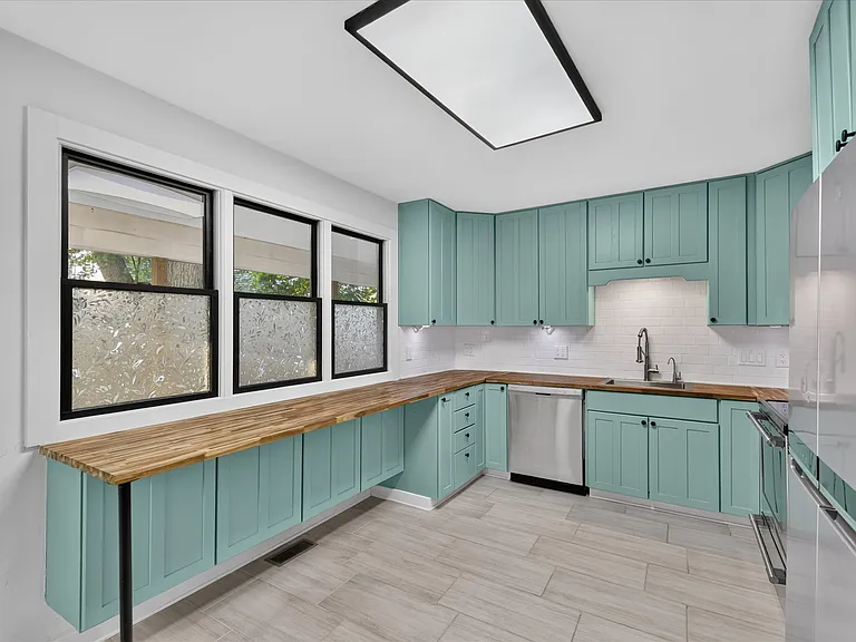 611 Greenfield Dr — Photo 8