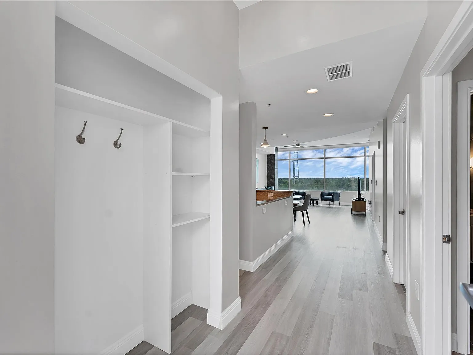 2 bed, 1268 sqft, $3,900 — Photo 2
