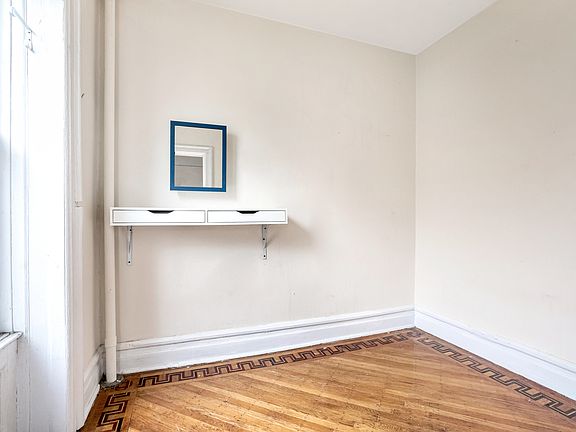 5th image of 523 5th St APT 4R