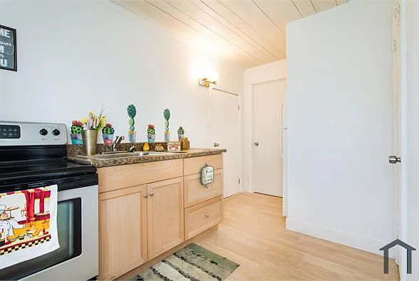 3 bed, 800 sqft, $2,810 — Photo 4
