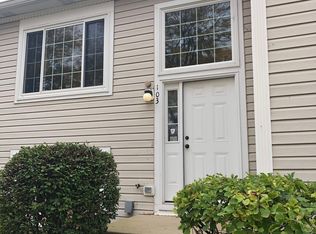 103 E Victoria Cir, North Aurora, IL 60542