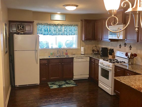3rd image of 627 Oaklawn Ave