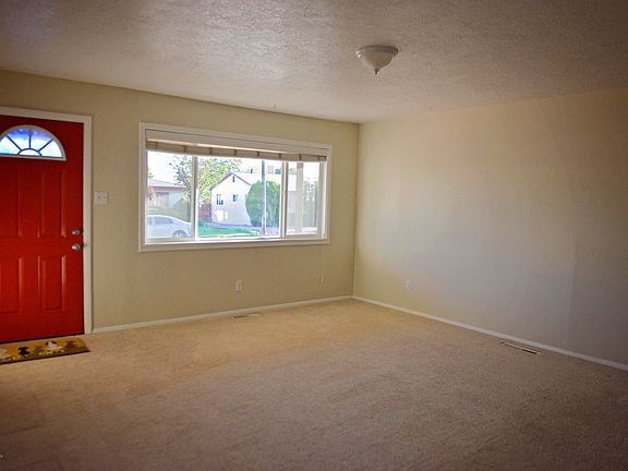 3rd image of 712 E 22nd St