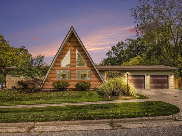 1759 Briarcliff Dr NE, Grand Rapids, MI 49505