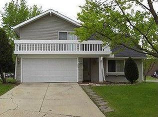 5200 Arlington Cir, Hanover Park, IL 60133