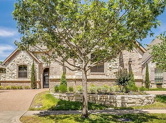 2nd image of 214 Versailles Ln