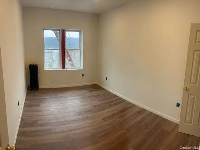 3 bed, 1.0 bath, 950 sqft, $3,500 — Photo 2
