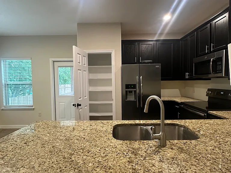 238 Samuel Dr — Photo 10