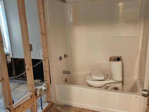 4th image of 126 Deluna Cir