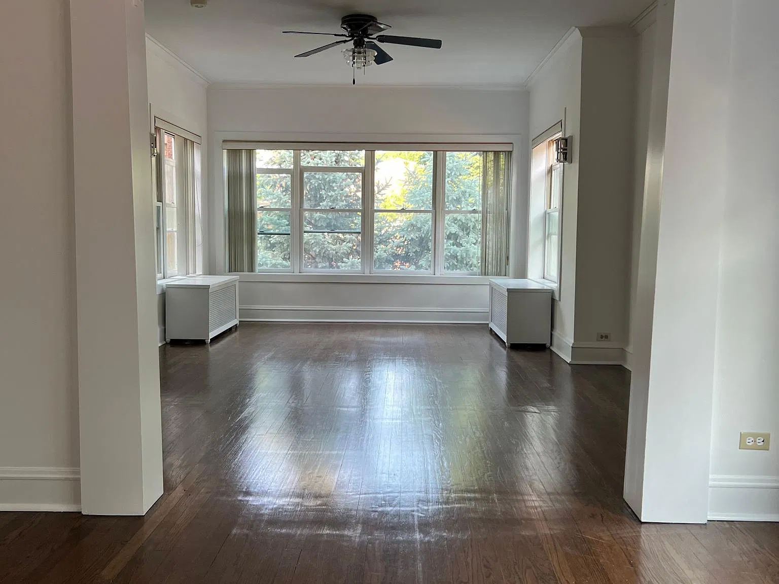 3 bed, 1000 sqft, $2,450 — Photo 2