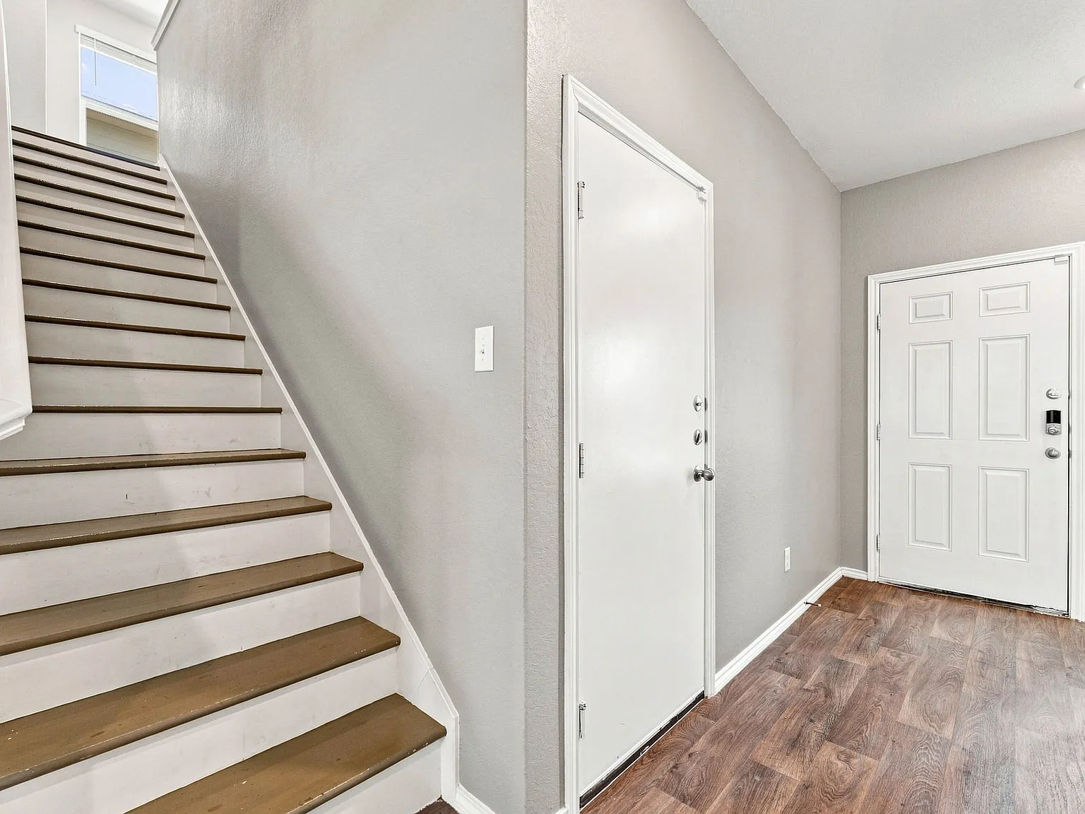 3 bed, 2.5 bath, 1700 sqft, $1,995 — Photo 4