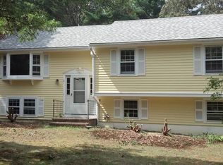 2 Whimbrel Dr, Cataumet, MA 02534