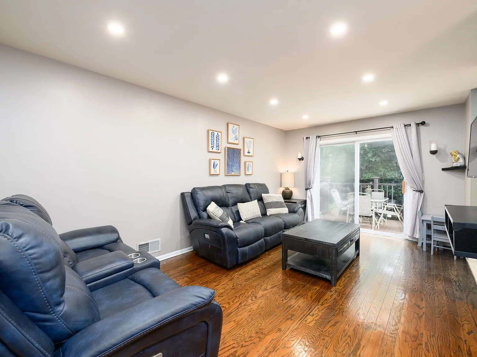 3 bed, 1444 sqft, $3,600 — Photo 3