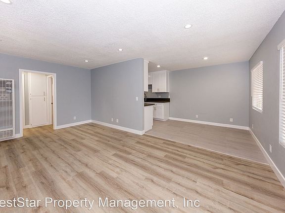 3rd image of 916 N Inglewood Ave #2
