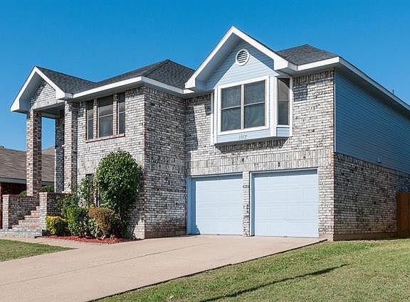 2nd image of 1417 Chaucer Dr