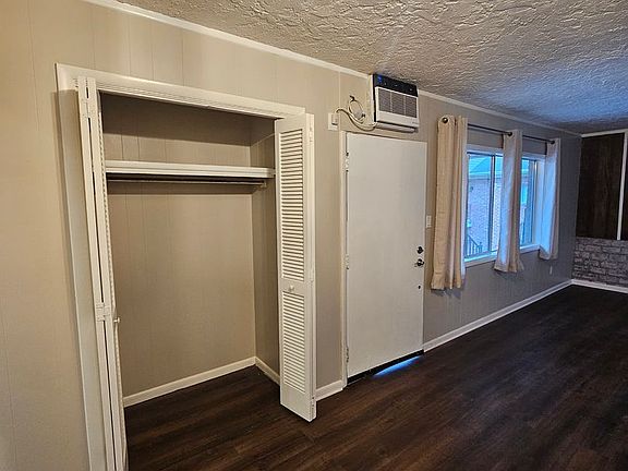 5th image of 218 N Willow Ave #12