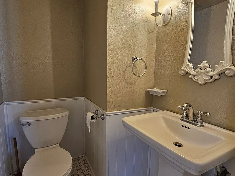 216 Justin Dr — Photo 8