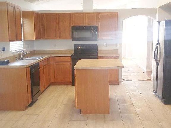 Large Eat-in Kitchen