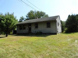 86 Weaver Hill Rd, West Greenwich, RI 02817