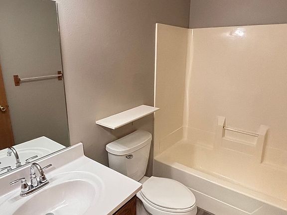 2nd image of 2428 Spooner Ave Space 2432