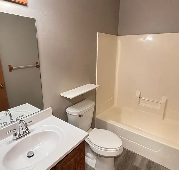 2428 Spooner Ave — Photo 2