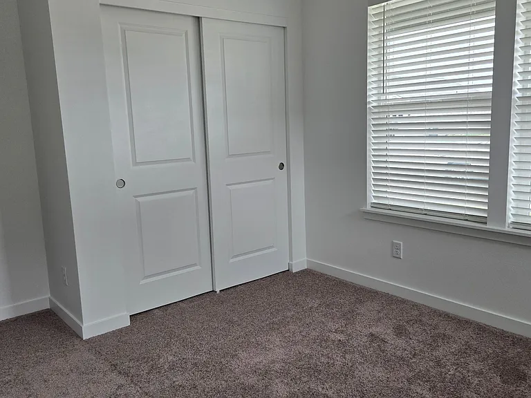 605 NE Mitchell St #MAIN — Photo 19