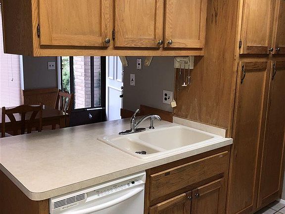 5th image of 19030 Hilton Dr