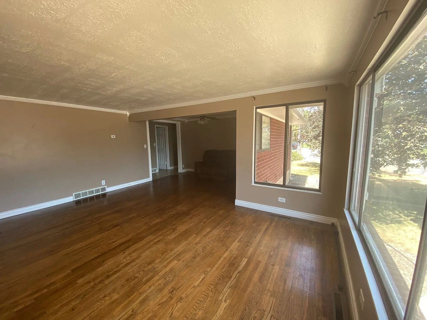 787 Lindsay St — Photo 4