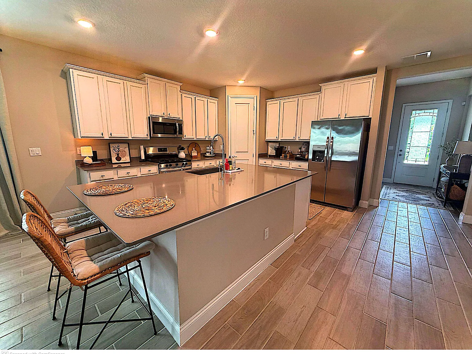 4 bed, 2295 sqft, $3,395 — Photo 2