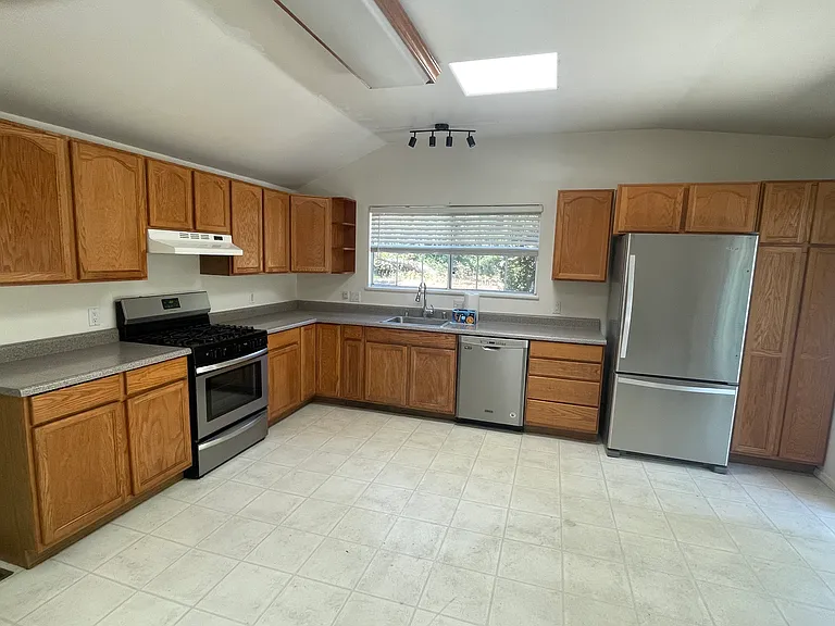 1713 Schaeffer Rd — Photo 3