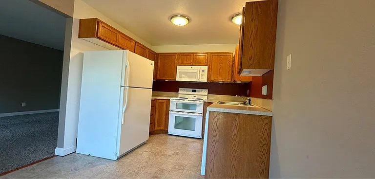 1060 SE Miller Ave — Photo 4