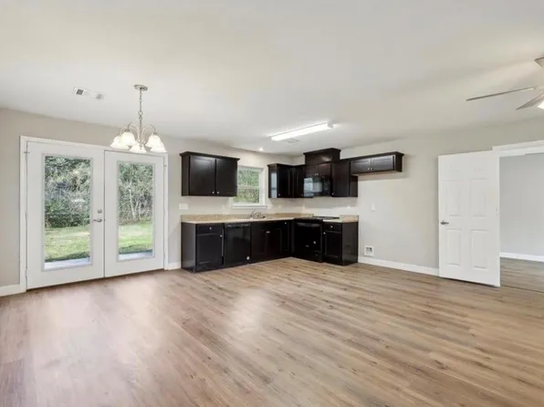 8670 Newfield Ln, Beaumont, TX 77707