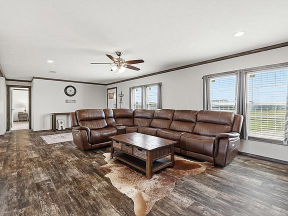 4th image of 1115 Daytona Dr