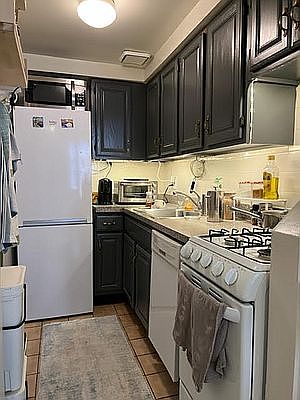 5th image of 345 W 87th St APT 2R