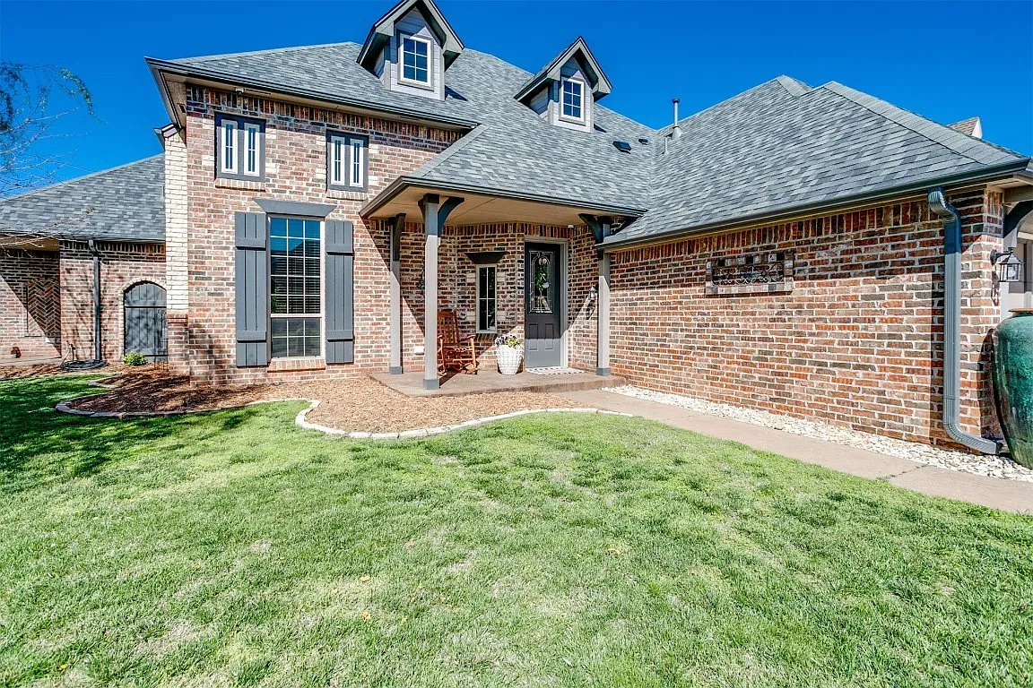 5 bed, 2.5 bath, 2546 sqft, $2,850 — Photo 4